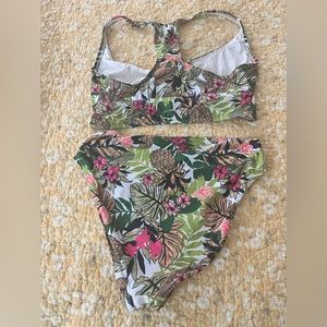 Like new modcloth high waist bikini, tropical print. Size large.